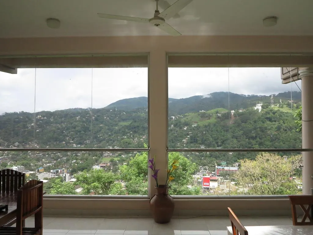 Kandy View Garden Hotel 2*,