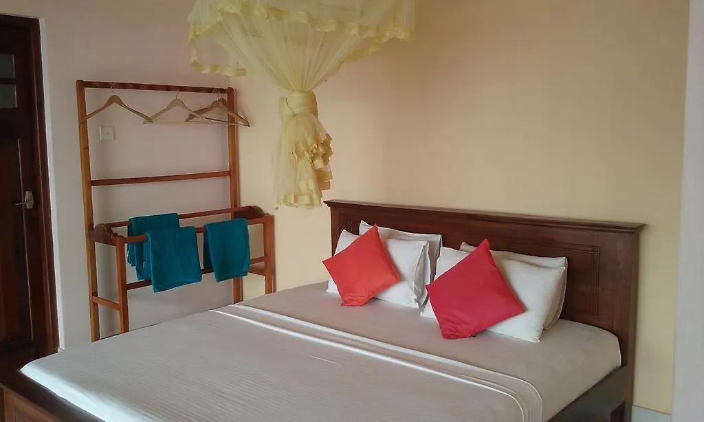 Kandy View Garden Hotel 2*,